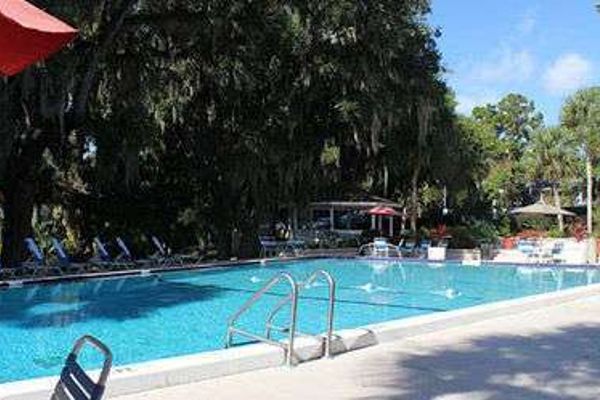 PARAMOUNT PLAZA HOTEL AND SUITES (Gainesville)